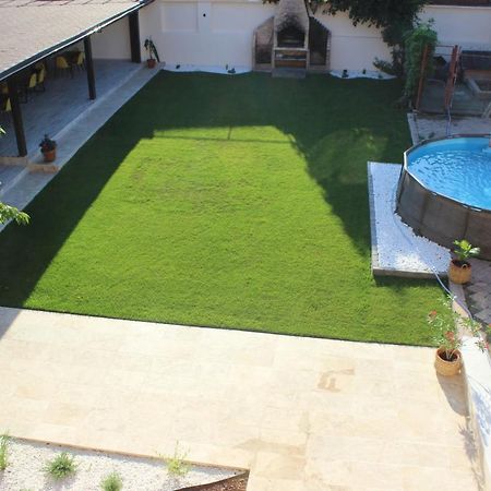 Pretty Garden Orsova Exterior photo