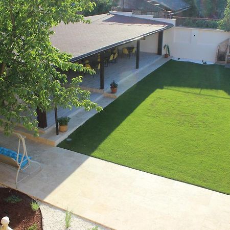 Pretty Garden Orsova Exterior photo