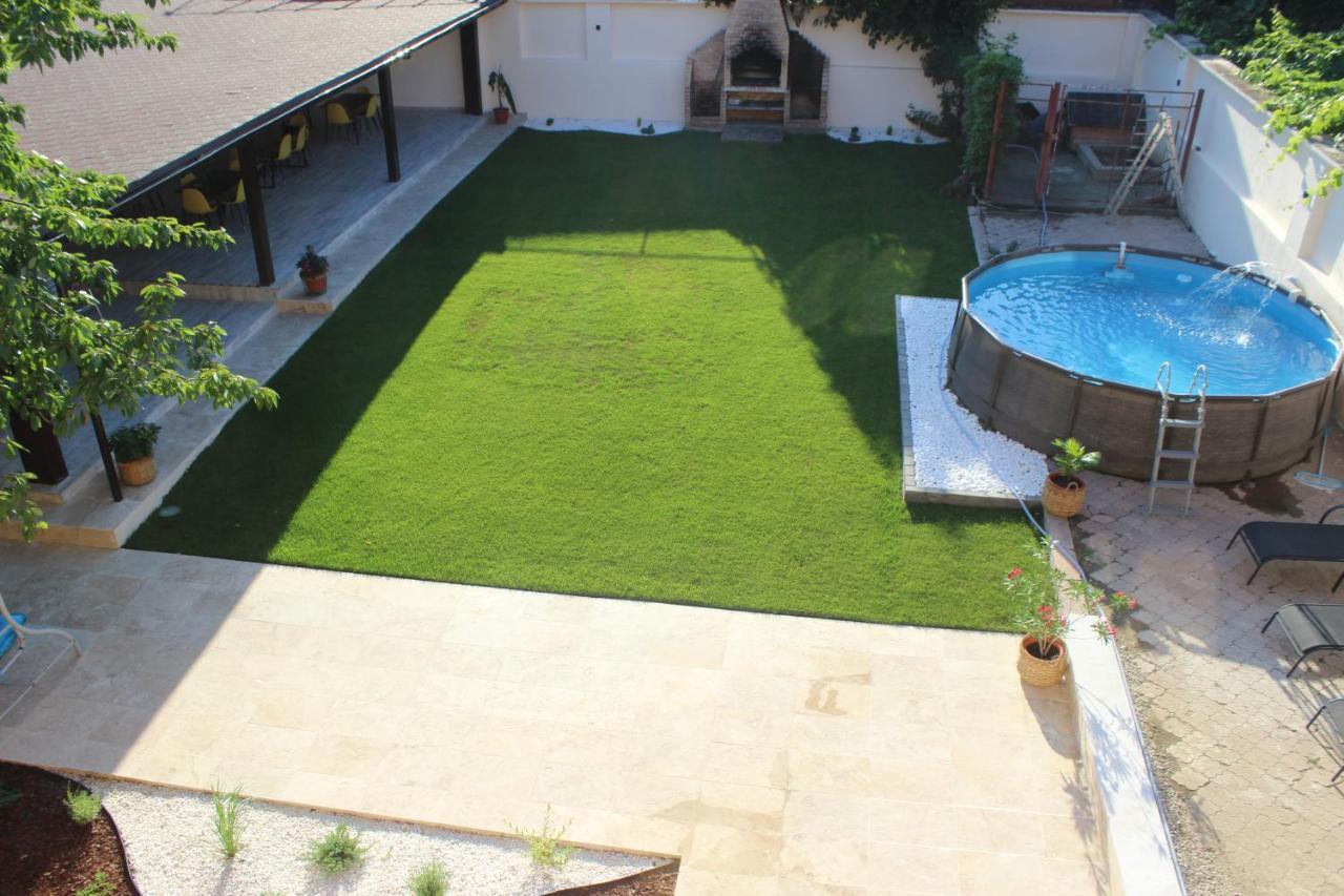 Pretty Garden Orsova Exterior photo