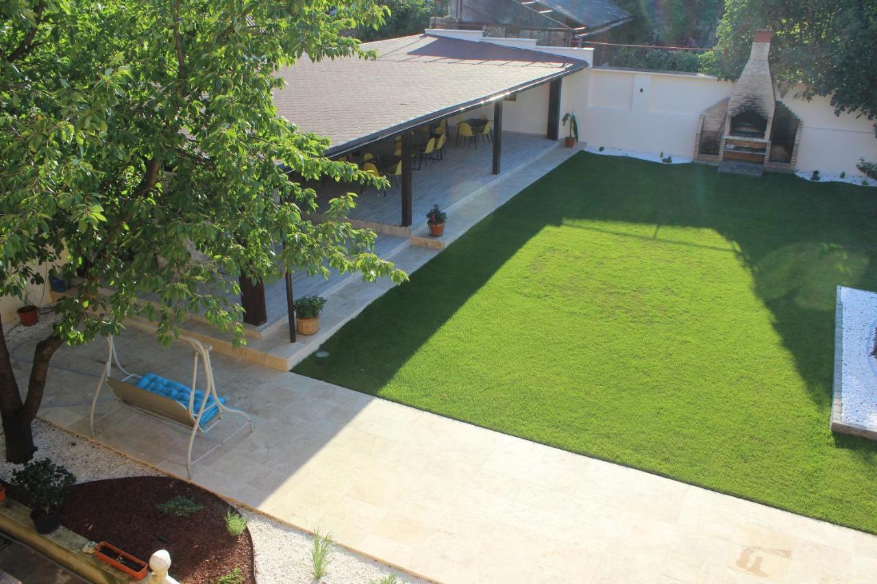Pretty Garden Orsova Exterior photo