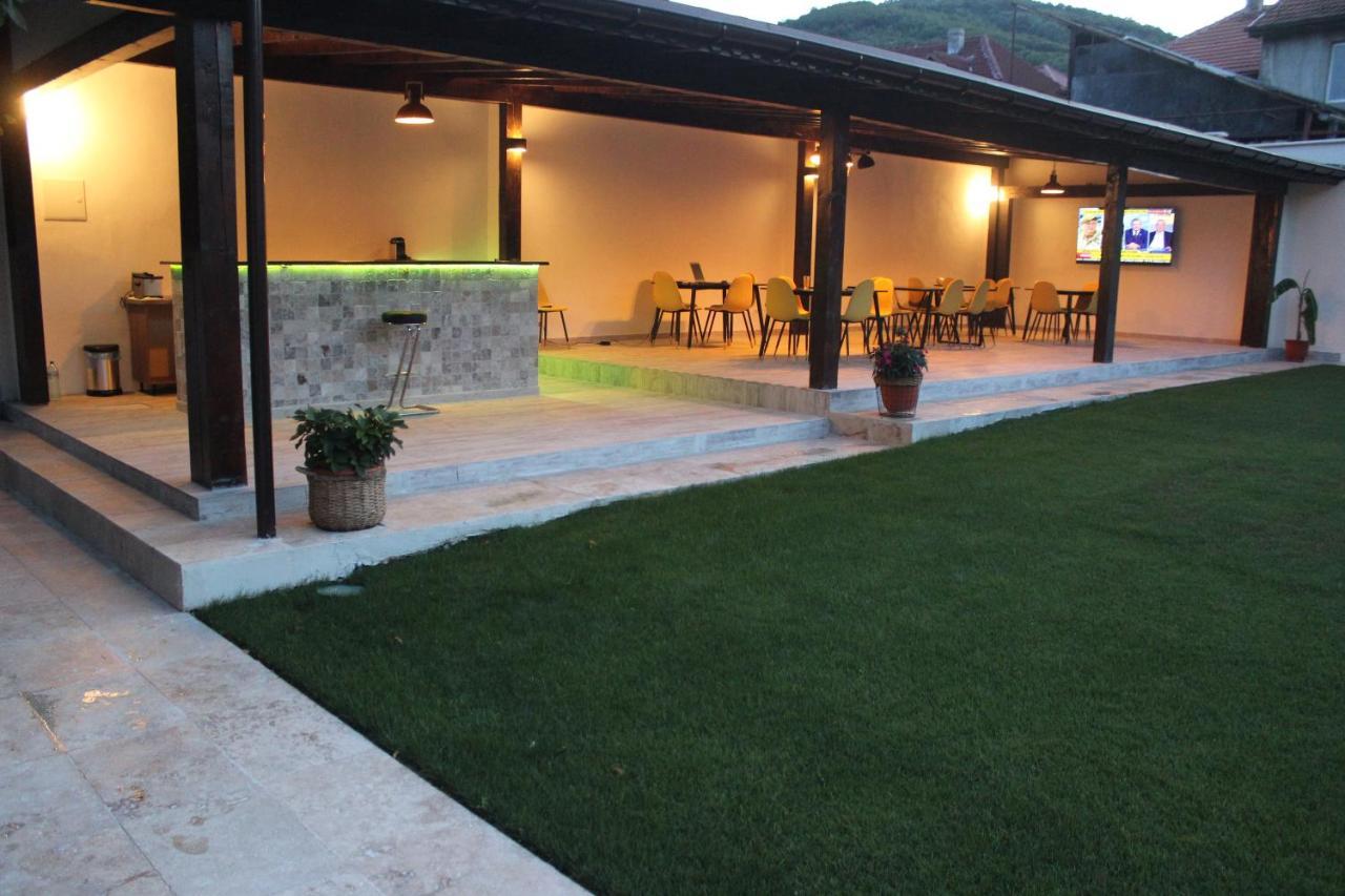 Pretty Garden Orsova Exterior photo