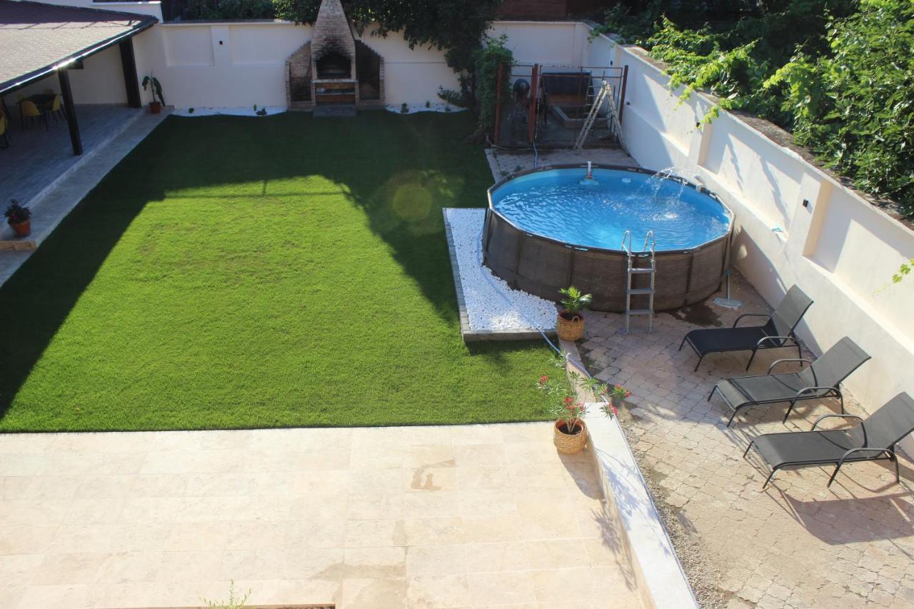 Pretty Garden Orsova Exterior photo