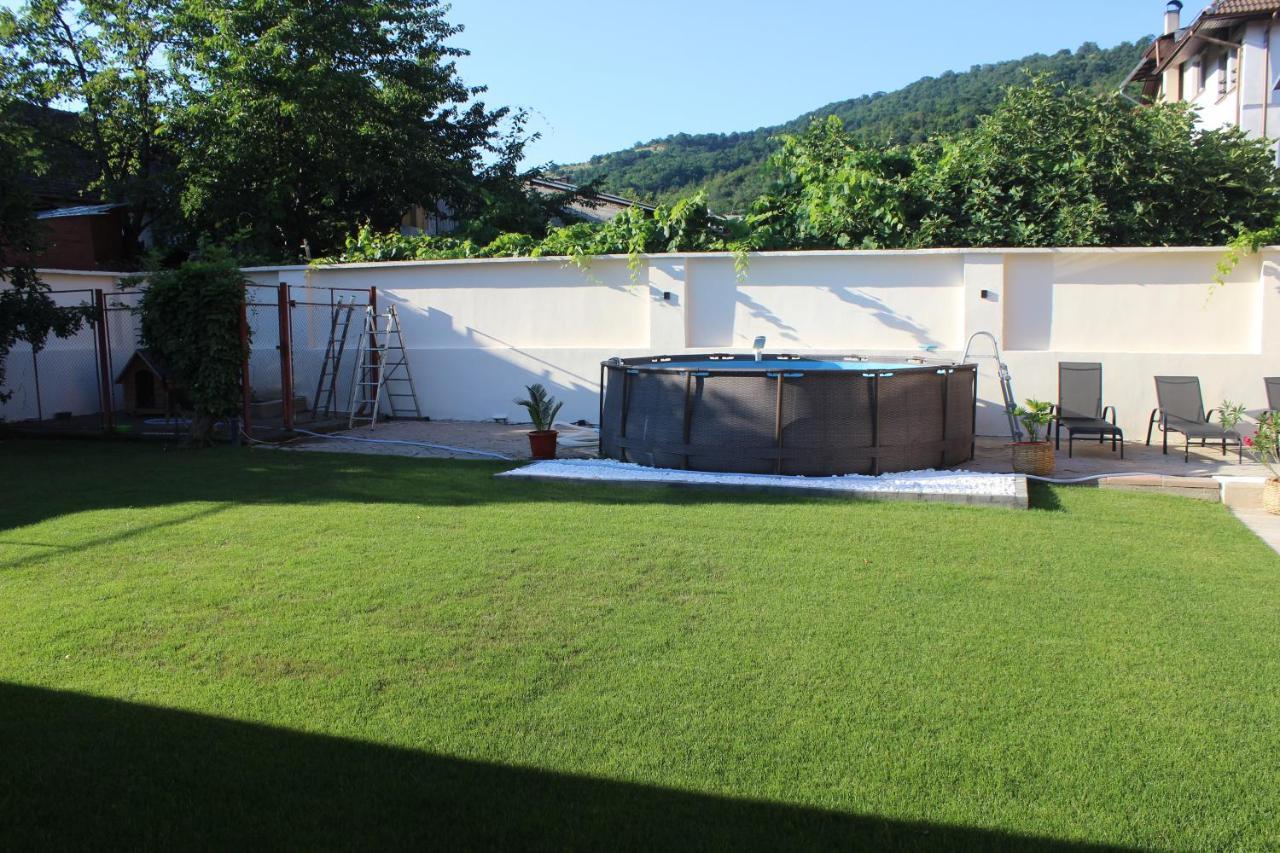 Pretty Garden Orsova Exterior photo