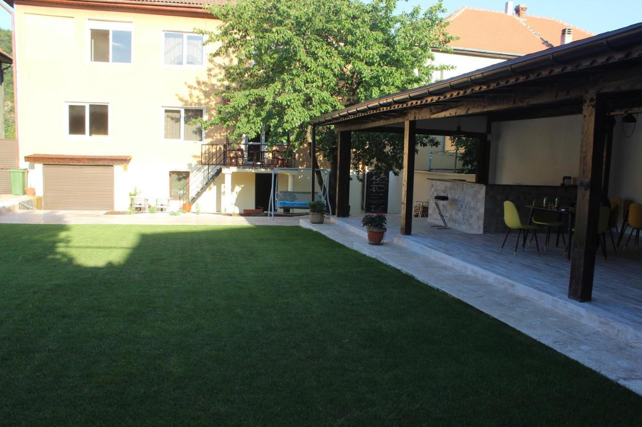Pretty Garden Orsova Exterior photo