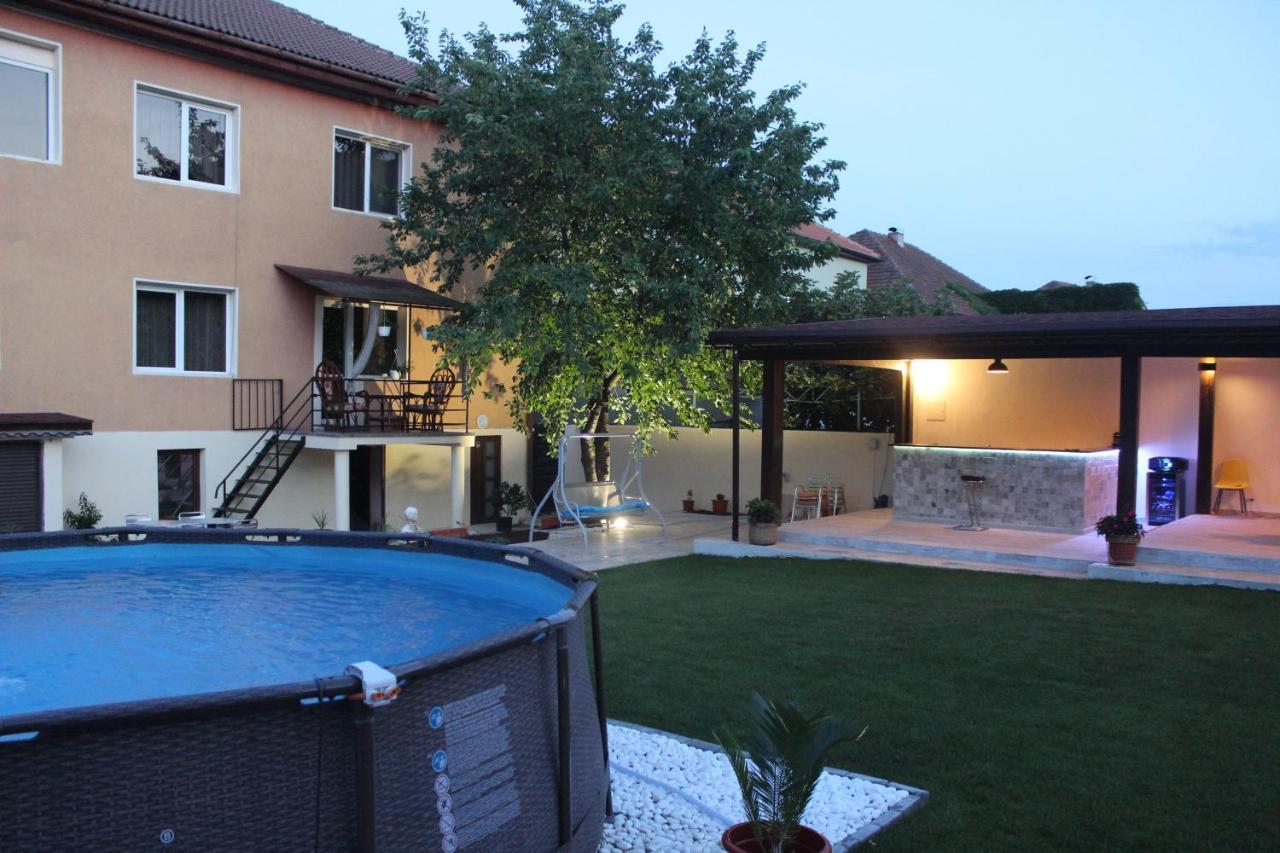 Pretty Garden Orsova Exterior photo