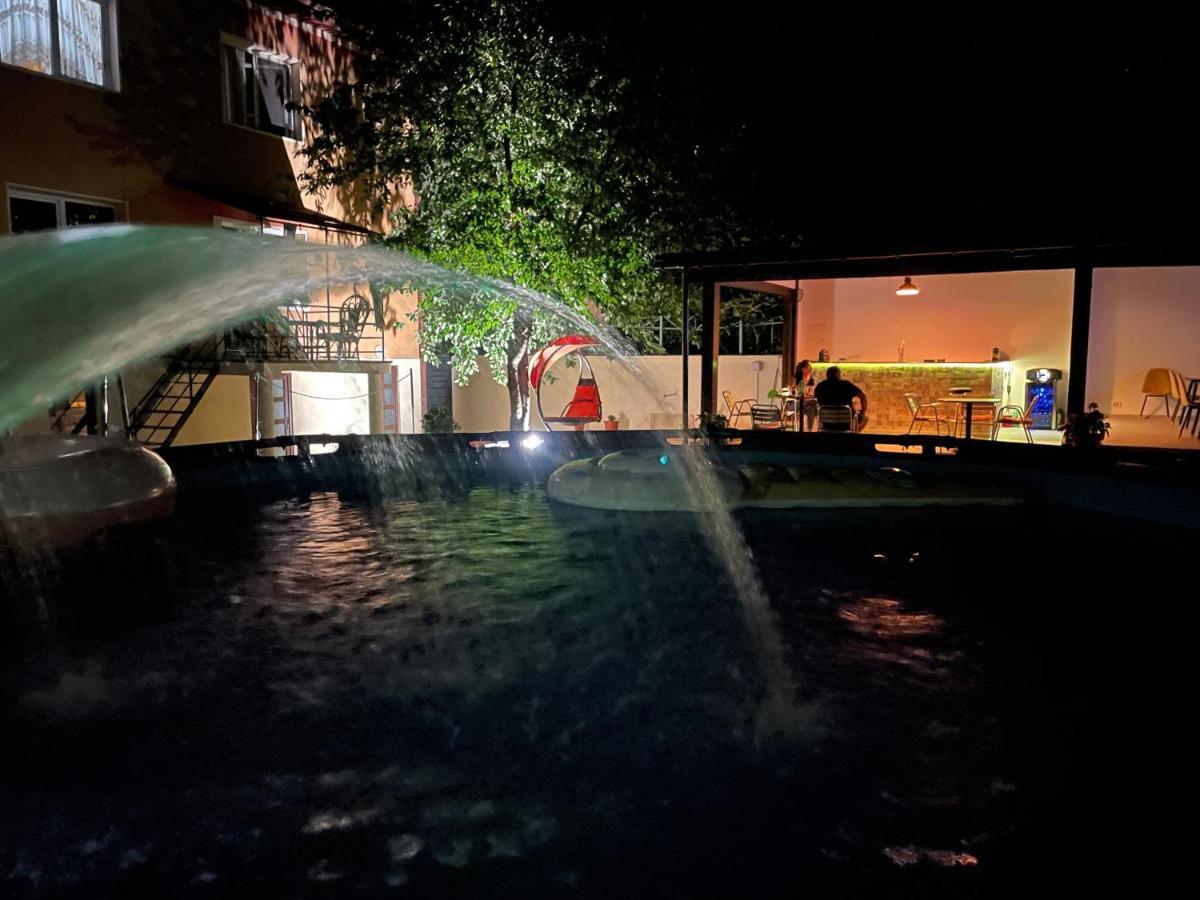 Pretty Garden Orsova Exterior photo